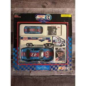 NASCAR Racing #43 Richard Petty 1992 Fan Appreciation Tour Collectors Set Gift